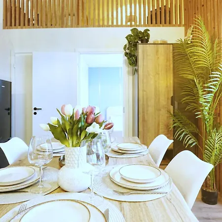 Cofy - Old Town, Quiet Area, Air-conditioning, Free Parking, 24-7 Express Check-in-out, Close To Parks, Everything Need For Living Apartament