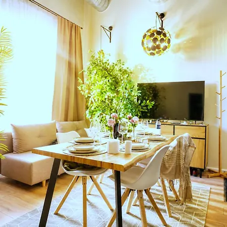 Cofy - Old Town, Quiet Area, Air-conditioning, Free Parking, 24-7 Express Check-in-out, Close To Parks, Everything Need For Living * Пярну