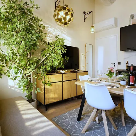 Cofy - Old Town, Quiet Area, Air-conditioning, Free Parking, 24-7 Express Check-in-out, Close To Parks, Everything Need For Living
