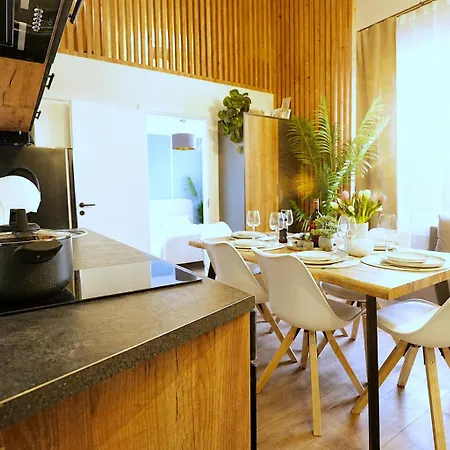Cofy - Old Town, Quiet Area, Air-conditioning, Free Parking, 24-7 Express Check-in-out, Close To Parks, Everything Need For Living * Пярну
