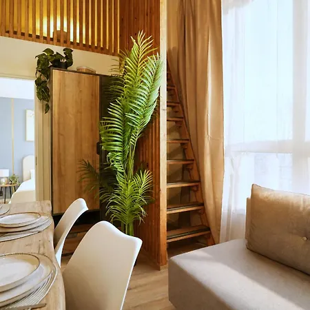 Cofy - Old Town, Quiet Area, Air-conditioning, Free Parking, 24-7 Express Check-in-out, Close To Parks, Everything Need For Living Апартаменти
