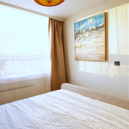 Cofy - Old Town, Quiet Area, Air-conditioning, Free Parking, 24-7 Express Check-in-out, Close To Parks, Everything Need For Living * Пярну