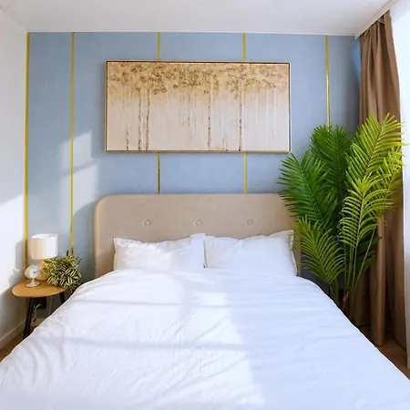 Cofy - Old Town, Quiet Area, Air-conditioning, Free Parking, 24-7 Express Check-in-out, Close To Parks, Everything Need For Living