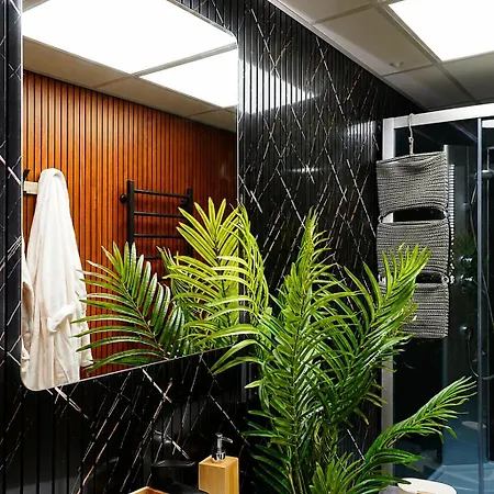 Cofy - Old Town, Quiet Area, Air-conditioning, Free Parking, 24-7 Check-in-out, Six Similar In Listing, One Optimal Up To 6 Person, Economy Max 8 Person