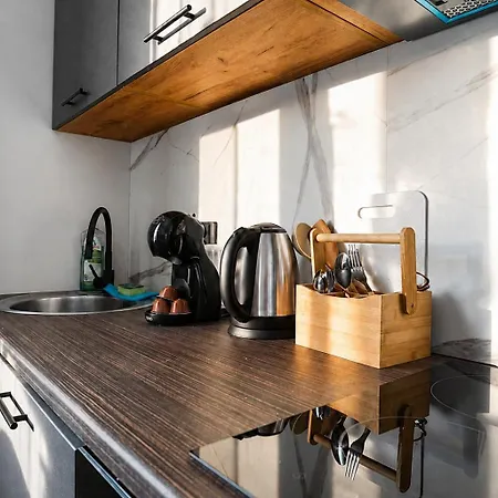 Апартаменти Cofy - Old Town, Quiet Area, Air-conditioning, Free Parking, 24-7 Check-in-out, Six Similar In Listing, One Optimal Up To 6 Person, Economy Max 8 Person Пярну