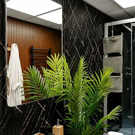Апартаменти Cofy - Old Town, Quiet Area, Air-conditioning, Free Parking, 24-7 Check-in-out, Six Similar In Listing, One Optimal Up To 6 Person, Economy Max 8 Person