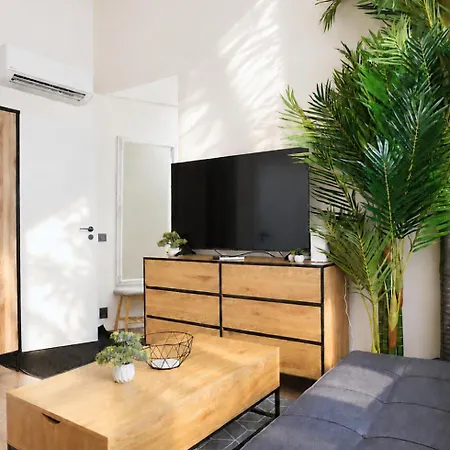 Апартаменти Cofy - Old Town, Quiet Area, Air-conditioning, Free Parking, 24-7 Check-in-out, Six Similar In Listing, One Optimal Up To 6 Person, Economy Max 8 Person Пярну