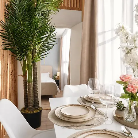 Cofy - Old Town, Quiet Area, Air-conditioning, Free Parking, 24-7 Check-in-out, Six Similar In Listing, One Optimal Up To 6 Person, Economy Max 8 Person *
