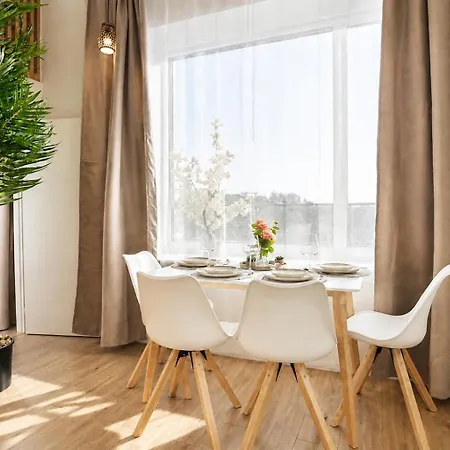 Cofy - Old Town, Quiet Area, Air-conditioning, Free Parking, 24-7 Check-in-out, Six Similar In Listing, One Optimal Up To 6 Person, Economy Max 8 Person *
