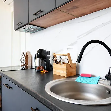 Cofy - Old Town, Quiet Area, Air-conditioning, Free Parking, 24-7 Check-in-out, Six Similar In Listing, One Optimal Up To 6 Person, Economy Max 8 Person