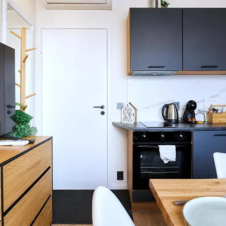 Cofy - Old Town, Quiet Area, Air-conditioning, Free Parking, 24-7 Check-in-out, Six Similar In Listing, One Optimal Up To 6 Person, Economy Max 8 Person
