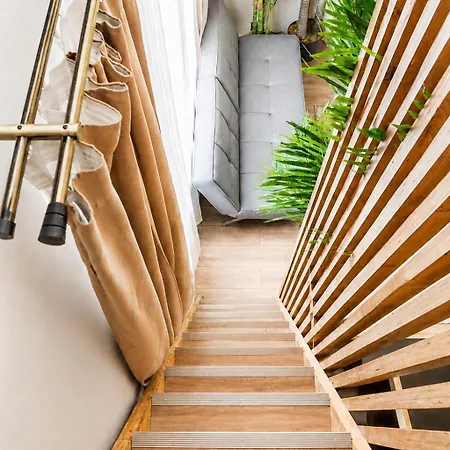 Cofy - Old Town, Quiet Area, Air-conditioning, Free Parking, 24-7 Check-in-out, Six Similar In Listing, One Optimal Up To 6 Person, Economy Max 8 Person Апартаменти