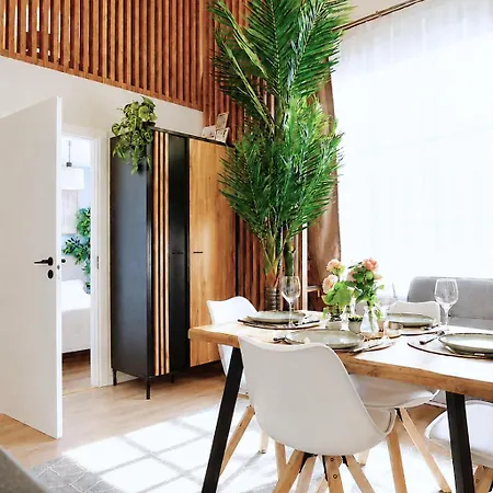 Cofy - Old Town, Quiet Area, Air-conditioning, Free Parking, 24-7 Check-in-out, Six Similar In Listing, One Optimal Up To 6 Person, Economy Max 8 Person Апартаменти Пярну